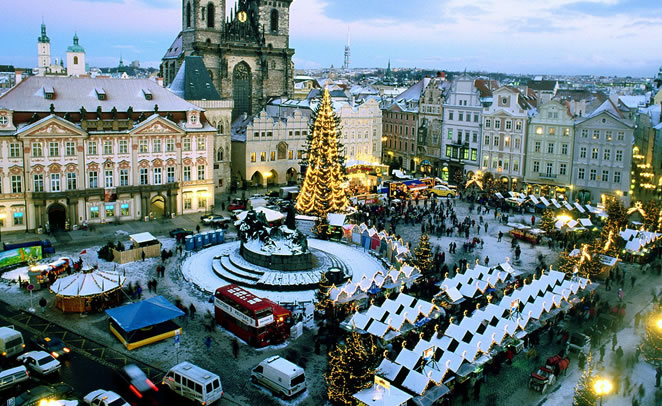 Christmas_Market,_Old_Town_Square,_Prague,_Czech_Republic